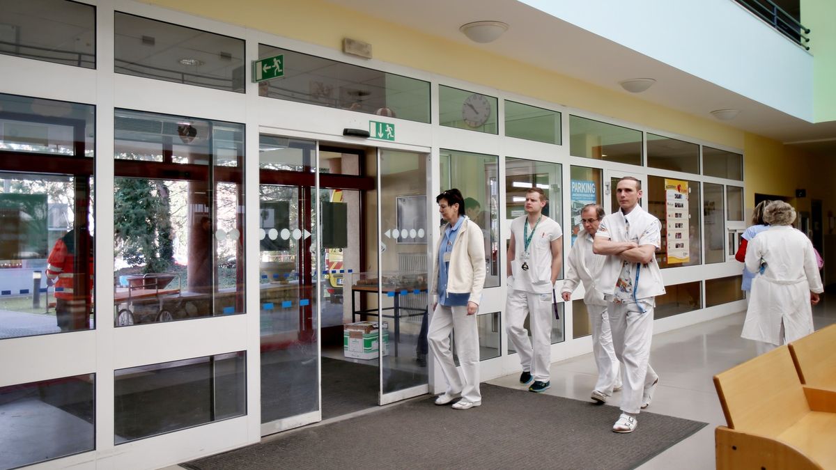 Péči o lidi s koronavirem si podělí čtyři nemocnice. Nachystají speciální lůžka
